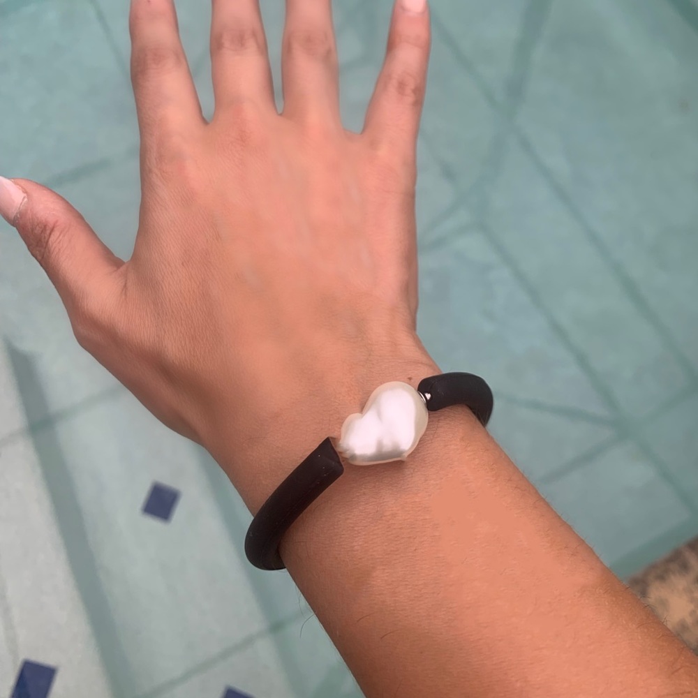 Pearl bracelet silicon adjustable black color